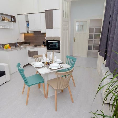 Boutique Residence Jokai - Apartment In The City Center Будапеща Екстериор снимка