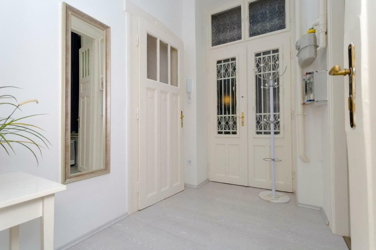 Boutique Residence Jokai - Apartment In The City Center Будапеща Екстериор снимка